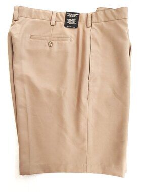 New Van Heusen Men's shorts size 42 pleated with pockets
